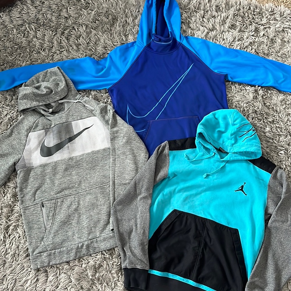 Men’s Small Nike Sweatshirt lot